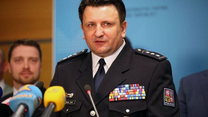 Koutný předal rezignaci policejnímu prezidentovi Tomáši Tuhému.
