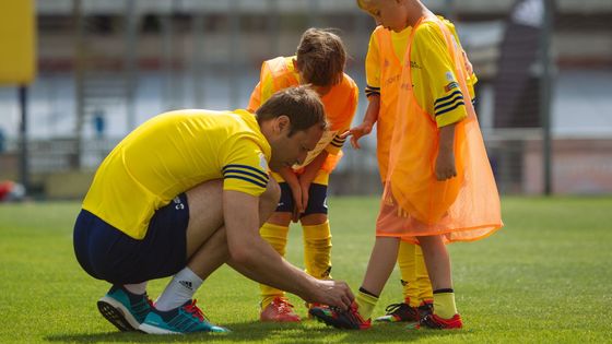 Petr Čech se opět na Strahově věnuje své brankářské škole pro malé fotbalisty.