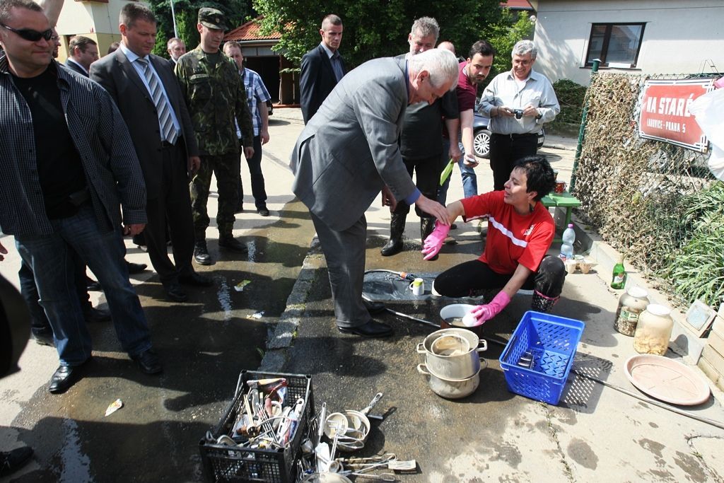 Prezident navštívil Lahovičky postižené povodní