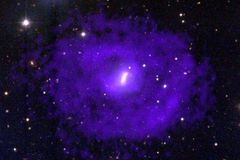 Vědci objevili temnou hmotu převažující ve vesmíru