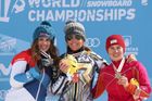 Ester Ledecká ve čtvrtek na mistrovství světa získala svůj druhý titul mistryně světa, když v paralelním obřím slalomu o 19 setin porazila olympijskou šampiunku a velkou rivalku Patrizi Kummerovou.