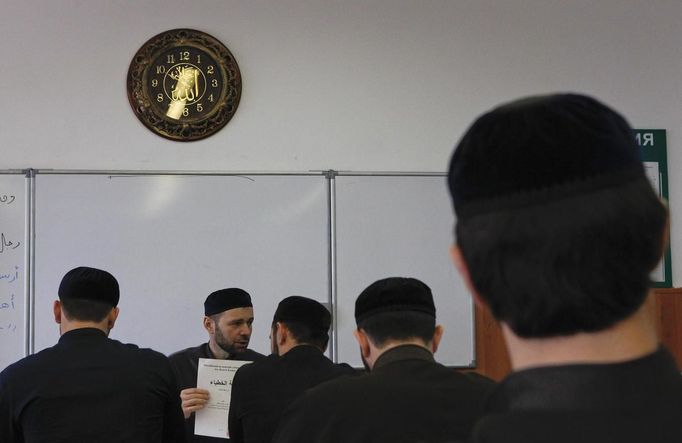 Students attend a lesson at the Russian Islamic University in the Chechen capital Grozny April 23, 2013. The naming of two Chechens, Dzhokhar and Tamerlan Tsarnaev, as suspects in the Boston Marathon bombings has put Chechnya - the former site of a bloody separatist insurgency - back on the world's front pages. Chechnya appears almost miraculously reborn. The streets have been rebuilt. Walls riddled with bullet holes are long gone. New high rise buildings soar into the sky. Spotless playgrounds are packed with children. A giant marble mosque glimmers in the night. Yet, scratch the surface and the miracle is less impressive than it seems. Behind closed doors, people speak of a warped and oppressive place, run by a Kremlin-imposed leader through fear. Picture taken April 23, 2013. REUTERS/Maxim Shemetov (Russia - Tags: SOCIETY POLITICS RELIGION EDUCATION) ATTENTION EDITORS: PICTURE 32 OF 40 FOR PACKAGE 'INSIDE MODERN CHECHNYA'. SEARCH 'REBUILDING CHECHNYA' FOR ALL IMAGES Published: Kvě. 1, 2013, 8:17 dop.