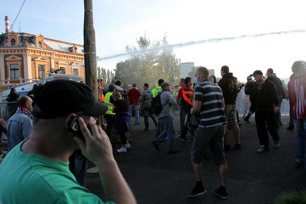 Demonstrace ve Varnsdorfu - policejní zásah