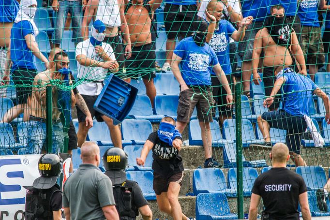 Výstižnosti fanoušků Baníku Ostrava ve Zlíně