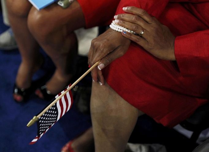 Delegates attend the first session of the Democratic Natonal Convention in Charlotte, North Carolina, September 4, 2012. REUTERS/Jessica Rinaldi (UNITED STATES - Tags: POLITICS ELECTIONS) Published: Zář. 5, 2012, 1:32 dop.