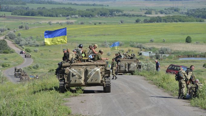 Ukrajinští vojáci u Vydrodžennje na východě země.