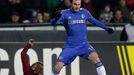 Fotbal, Evropská liga Sparta - Chelsea: Ladislav Krejčí - Juan Mata (vpravo)