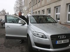 Never more. (Petr Benda, pravá ruka Jiřího Paroubka, a jeho Audi Q7 