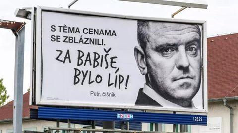 Za Babiše bylo líp, hlásají billboardy po celém Česku. Rozjel volební kampaň?