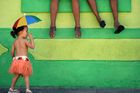 Dítě účastnící se karnevalového veselí v severovýchodním brazilském městě Olinda, 13. února 2010.