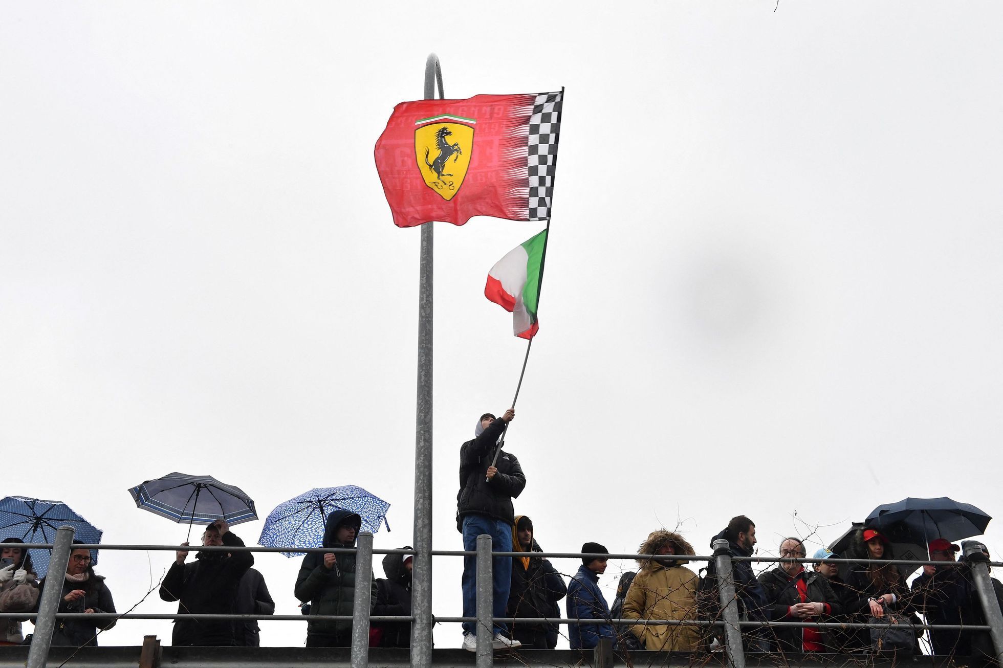 První jízda Lewise Hamiltona v monopostu Ferrari F-23