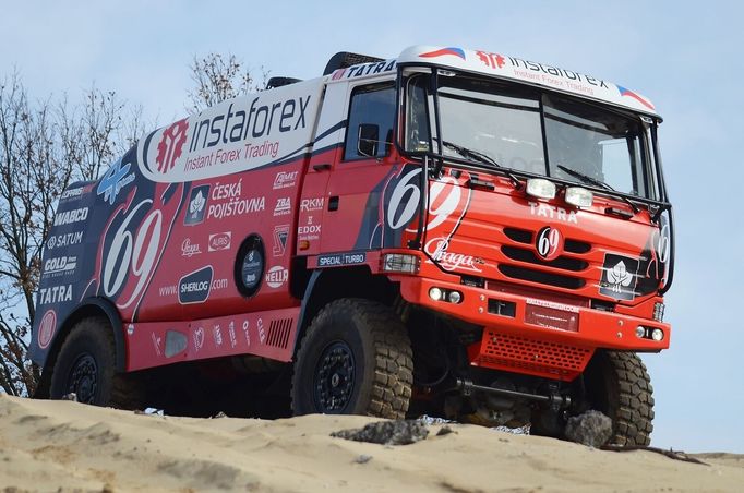 Červená Tatra je symbolem rodu Lopraisů už od triumfů Karla Lopraise, který na Rallye Dakar startoval poprvé už v roce 1986.