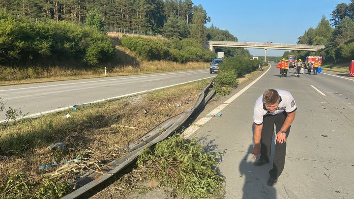Na D5 na Tachovsku se srazil kamion s osobním vozem, mezi mrtvými jsou i děti; Zdroj foto: Policie ČR