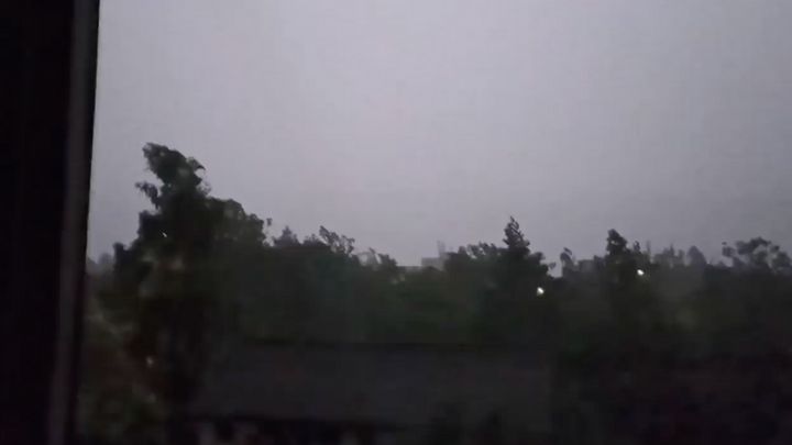 „Poprvé jsem se bál bouřky.“ Muž natočil nepřetržité údery blesků na jihu Čech; Zdroj foto: Facebook/ Roman Weis