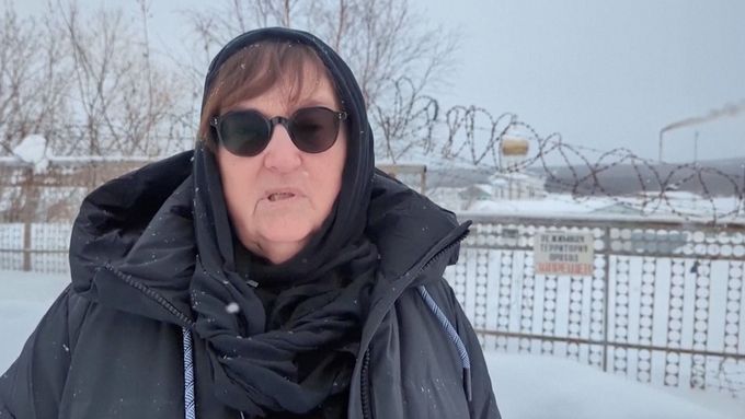 "Putine, vydejte mi tělo syna, ať ho mohu humánně pohřbít," žádala matka Alexeje Navalného.