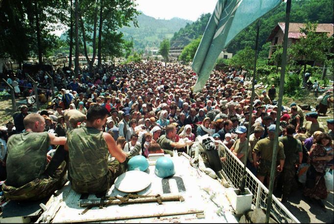 Srebrenický masakr byl válečný zločin, spáchaný v červenci 1995 během války v Bosně a Hercegovině.