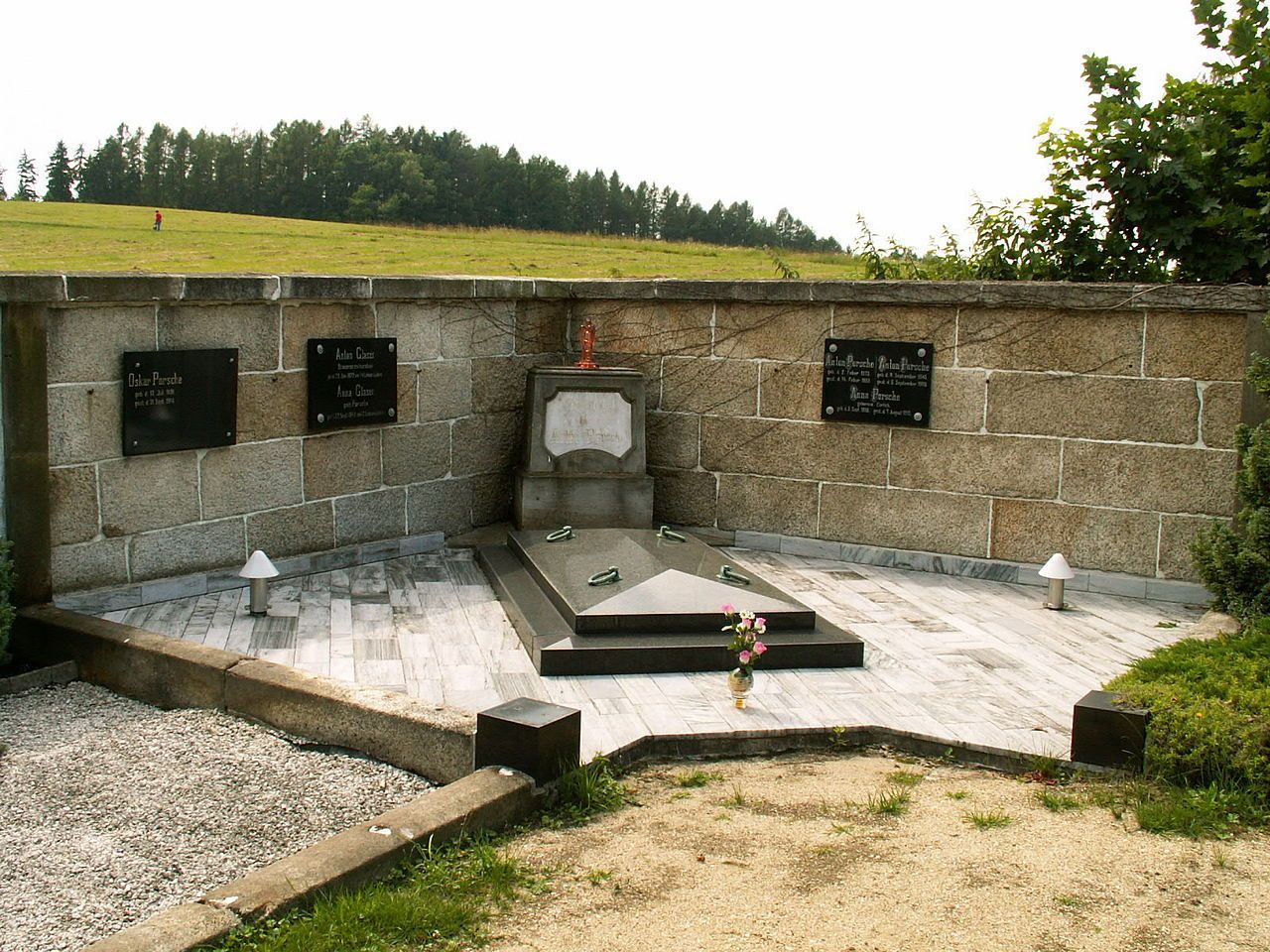 Vratislavice, hrobka rodiny Porsche