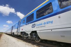České dráhy nasadí desítky nových vlaků. V neděli vyjedou na koleje první InterJety