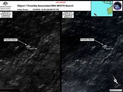 Satelitní snímky čehosi, co by mohly být trosky zmizelého letounu.