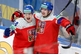 David Kämpf a Martin Nečas slaví gól v semifinále Česko - Švédsko
