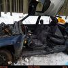 Auto čelním nárazem přerazilo strom