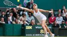 Polská tenistka Agnieszka Radwaňská ve finále Wimbledonu 2012 v utkání s Američankou Serenou Williamsovou.