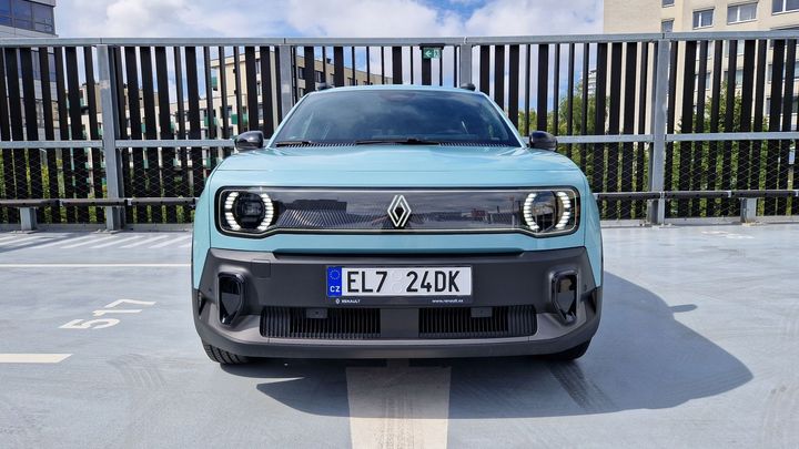 Renault má odvahu. Na operák je možné vzít elektromobil jen na měsíc a pak ho vrátit