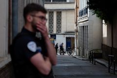 Muž ve Francii chtěl podpálit synagogu, policie ho zastřelila. Měl u sebe nůž a tyč