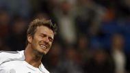 Anglický fotbalista David Beckham z Realu Madrid poté, co neproměnil gólovou šanci v zápase španělského Kings Cupu proti Ecije.