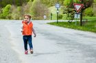 Mladá dívka se pokusila v pražském nákupním centru unést dvě děti, zabránily jí matka i kolemjdoucí