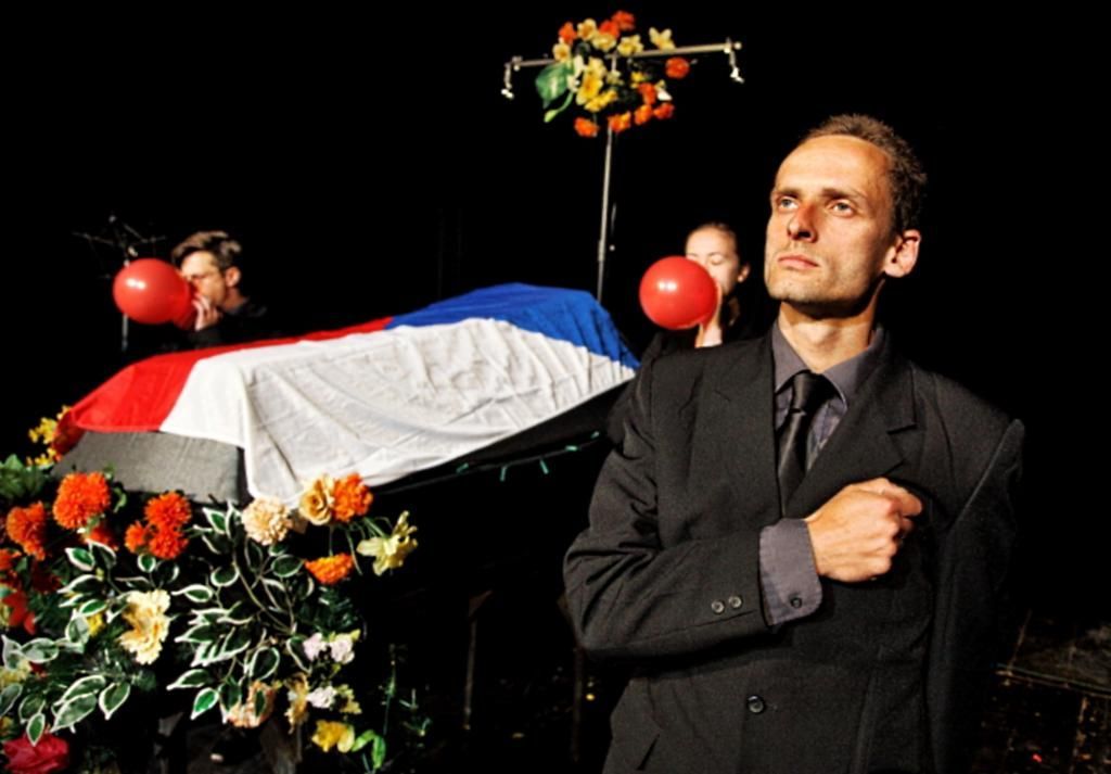 Divadlo Feste: Pohřbívání (Václava Klause)