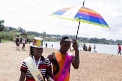 Uganda brojí proti pornografii. Podle vládního výboru může za rozmach homosexuality i drog