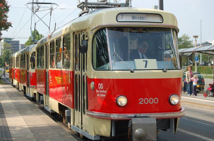 Tramvajová doprava v německých Drážďanech dříve ve velkém spoléhala hlavně na české modely Tatra T3 ze smíchovské ČKD.