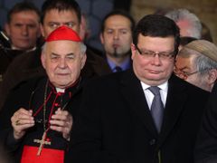 Kardinál Miloslav Vlk a ministr obrany Alexandr Vondra, Havlův přítel