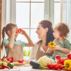 žena, rodina, děti, kuchyně, zelenina