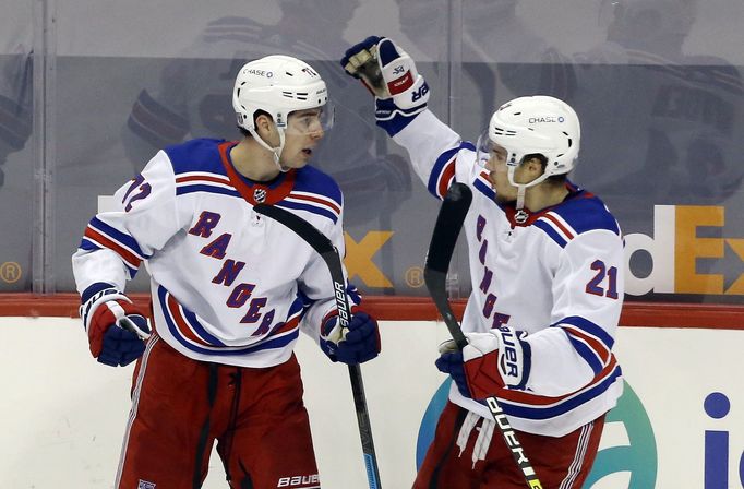 Filip Chytil (72) a Brett Howden (21)