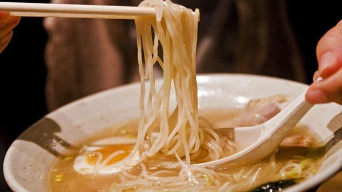 6 způsobů, jak vylepšit instantní nudlovou polévku