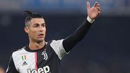 Portugalec Cristiano Ronaldo má nyní svůj copánek svázaný pěkně nahoru.