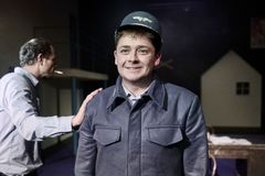 Ostře sledované vlaky na správné koleji. Na Palmovku se vrací Bohumil Hrabal