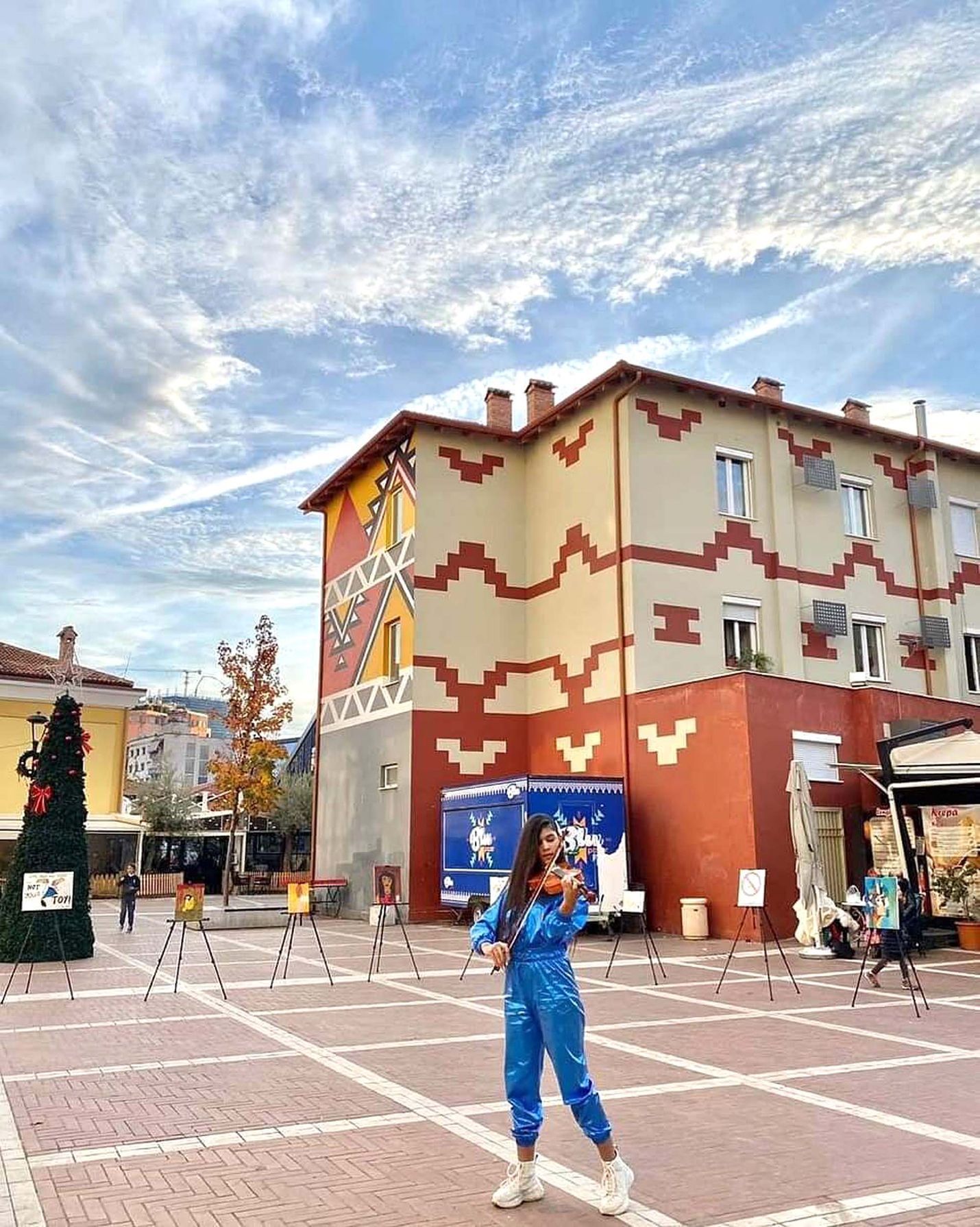 Albánie, Tirana, cestování, kultura, murál