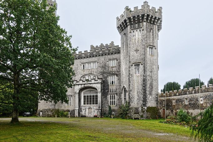 Strašidelný hrad Charleville a tajemný druidský les poblíž irského Tullamore