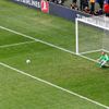Euro 2016, Maďarsko-Island: Gylfi Sigurdsson dává u penalty gól na 0:1