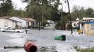 A good portion of Pine Street is flooded in the aftermath of Hurricane Isaac in LaPlace, Louisiana August 30, 2012. Isaac, downgraded to a tropical storm, was drenching southeastern Louisiana and Mississippi with heavy rainfall while a significant storm surge continued, the U.S National Hurricane Center said. REUTERS/Peter Forest (UNITED STATES - Tags: ENVIRONMENT) Published: Srp. 30, 2012, 7:55 odp.