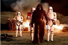 Lucasfilm vyměnil režiséra Hvězdných válek. Devátou epizodu natočí opět Abrams
