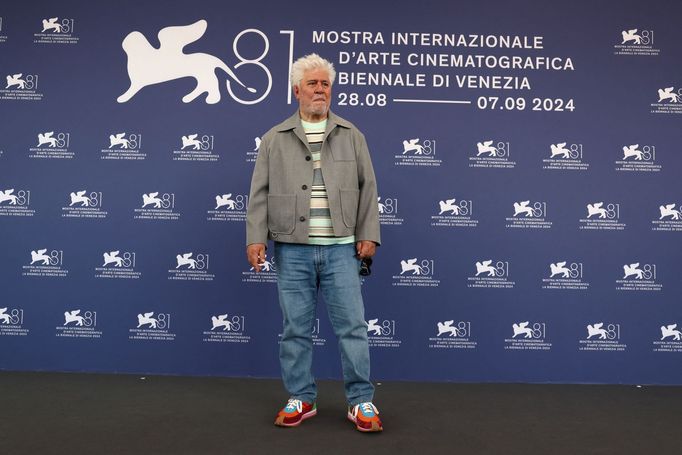 Režisér Pedro Almodóvar na benátském festivalu.