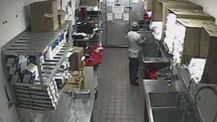 Hladový zloděj se vloupal do restaurace, jen aby si připravil hamburgery