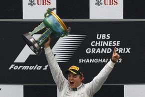 FOTO V Šanghaji poprvé triumfoval pilot Mercedesu Rosberg