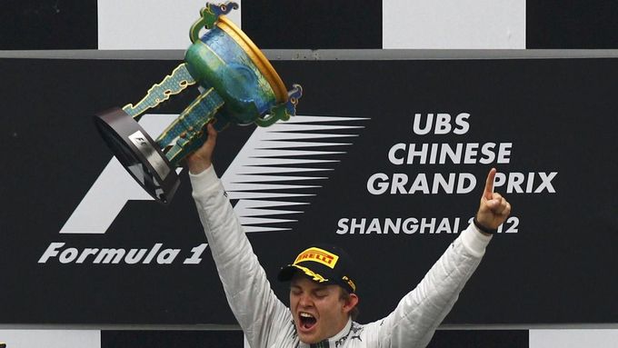 FOTO V Šanghaji poprvé triumfoval pilot Mercedesu Rosberg