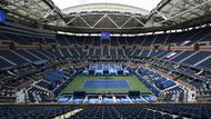 ...začalo grandslamové US Open. Centrální dvorec Arthura Ashe, největší tenisové jeviště světa, zůstal v hledišti opuštěný, tenis se ale hrál velmi dobrý.