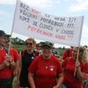 Protestní pochod lidí proti těžbě štěrkopísku a na ochranu pitné vody na Hodonínsku.